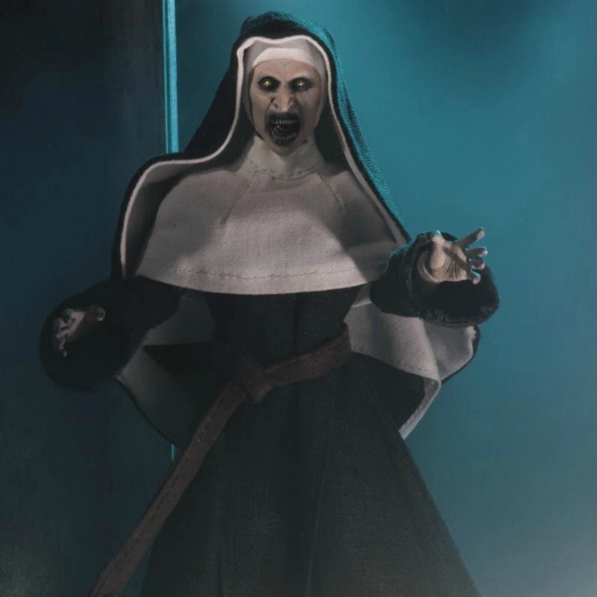 NECA Valak The Nun (8" Scale) 5 NECA Valak The Nun (8" Scale) - Image 3